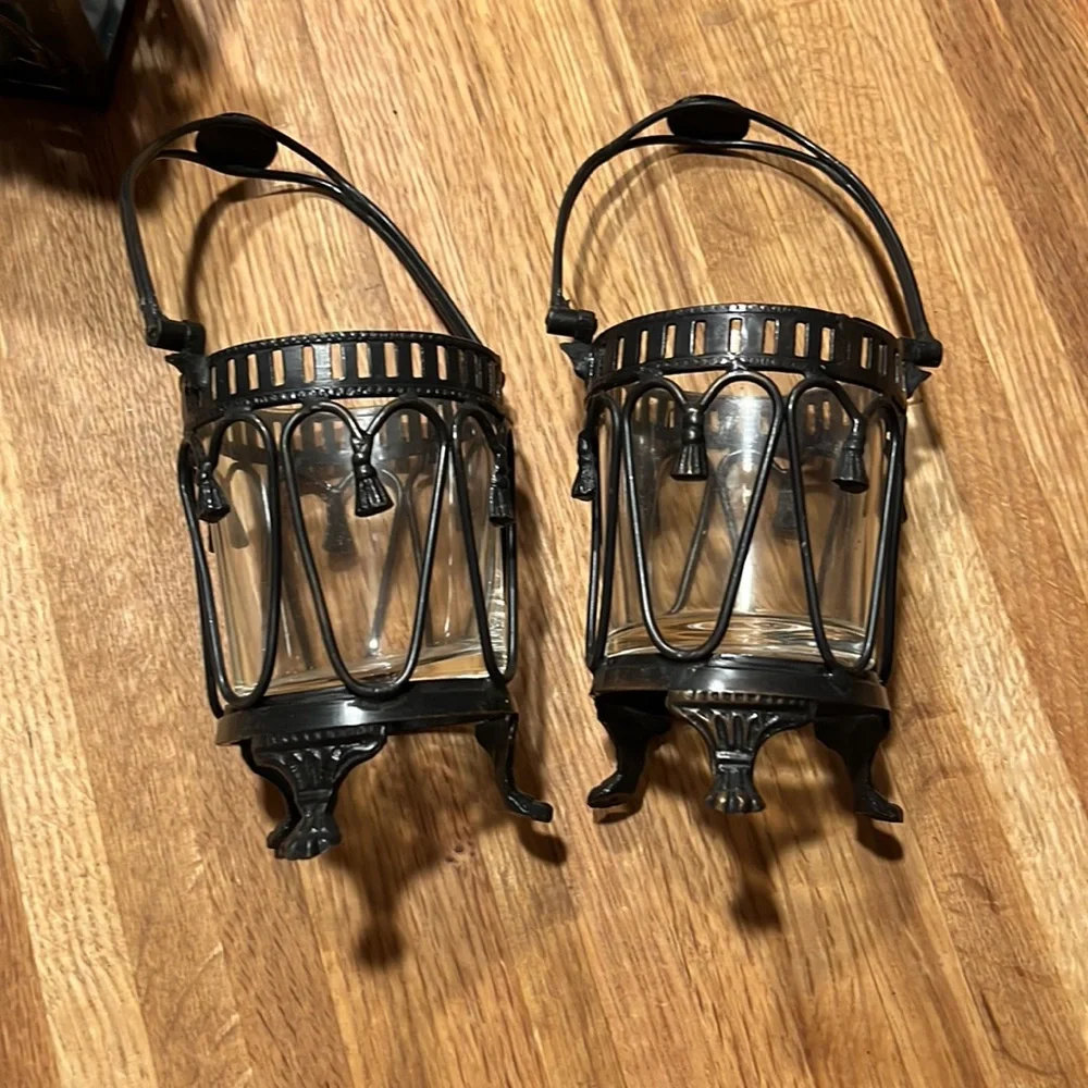 Set each of candle holders and lanterns